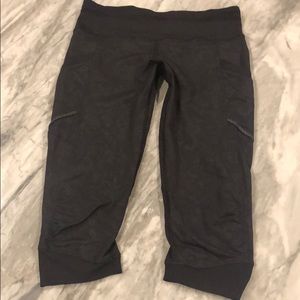 Lululemon Speed cargo crops so many details